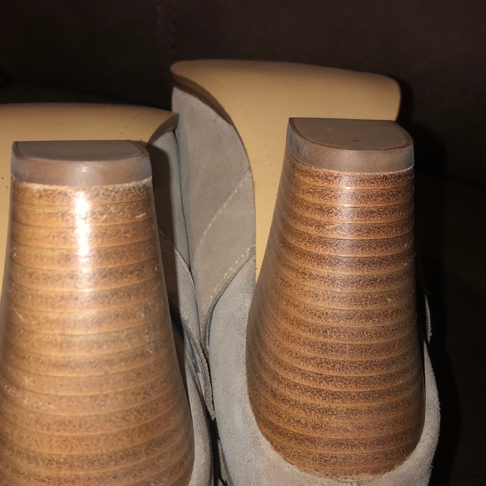 - Booties 👢 - Picture 7 of 7